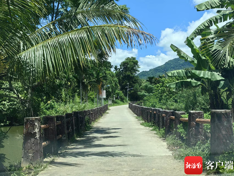 琼中和平镇堑对村.记者 任桐 摄