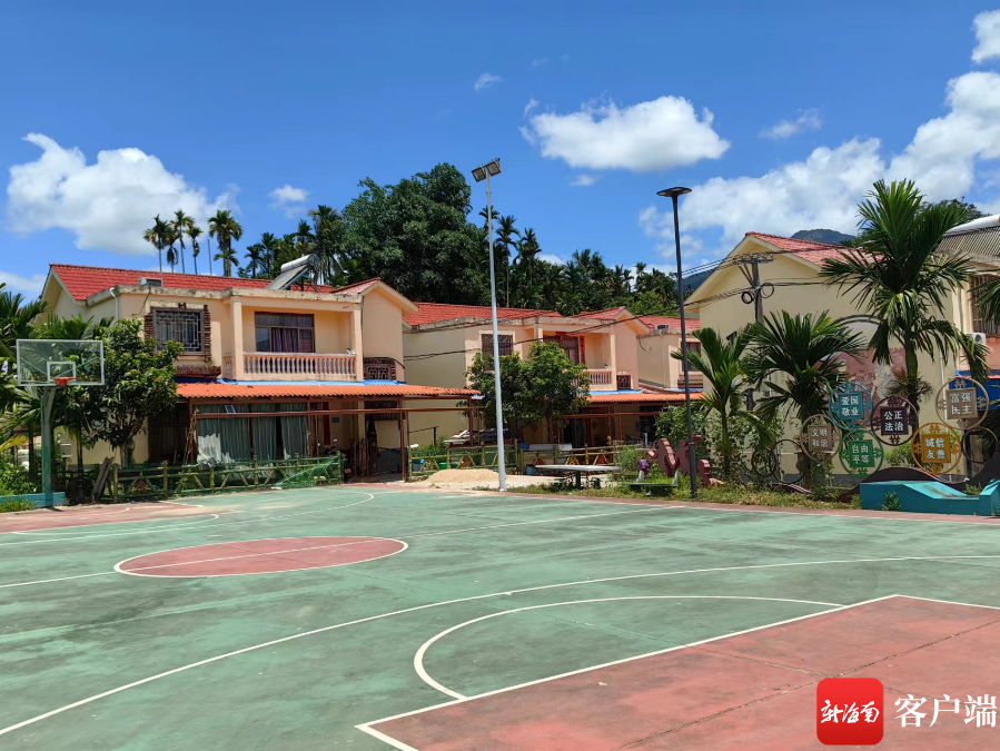 琼中和平镇堑对村.记者 任桐 摄