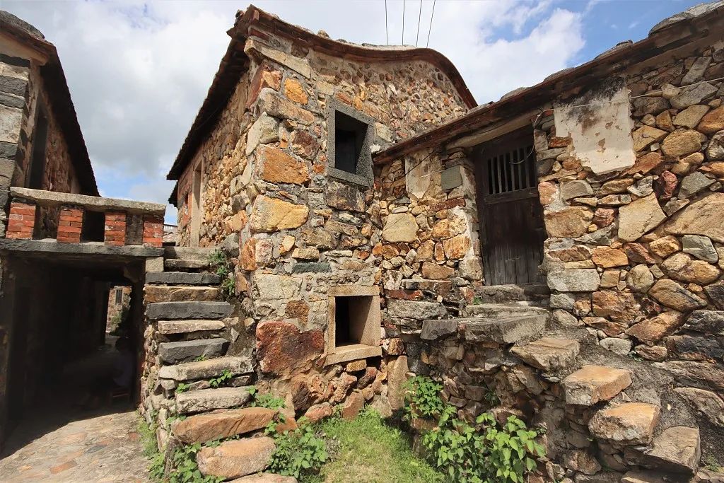 咱的读册歌|闽台"打石师"传承的不只是石头房子→|咱的读册歌_新浪