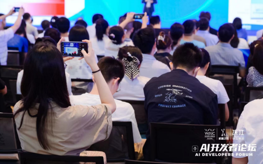 集中展示、探讨大模型年度热点,2023 WAIC AI 开发者论坛成功举办|AI|开发者|开发者论坛_新浪科技_新浪网