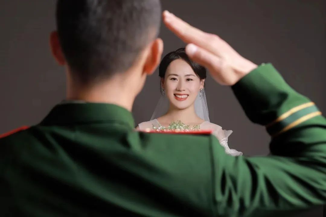 晒晒我家的幸福照丨双党员的军婚,未来可期!_新浪财经_新浪网