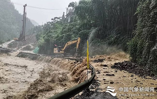 湖北建始紧急转移3000余人 特大暴雨零伤亡_新浪财经_新浪网