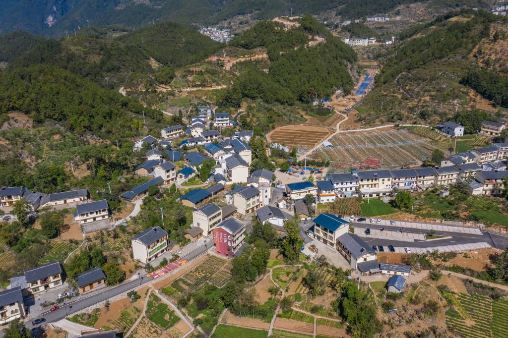 重庆市巫溪县通城镇龙池村新貌(无人机照片).新华社记者黄伟 摄