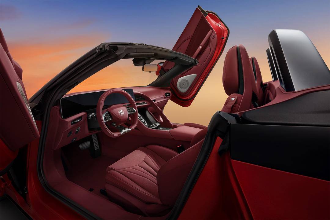 软顶敞篷 剪刀门,mg cyberster以极致优雅演绎纯电跑车的至美风范