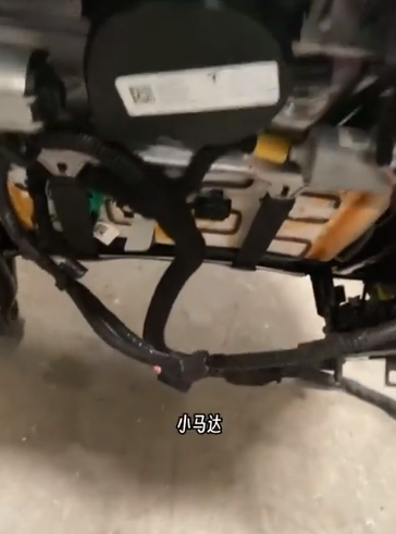 新款特斯拉Model3上海工厂路试谍照曝光 新车产线已调试完成