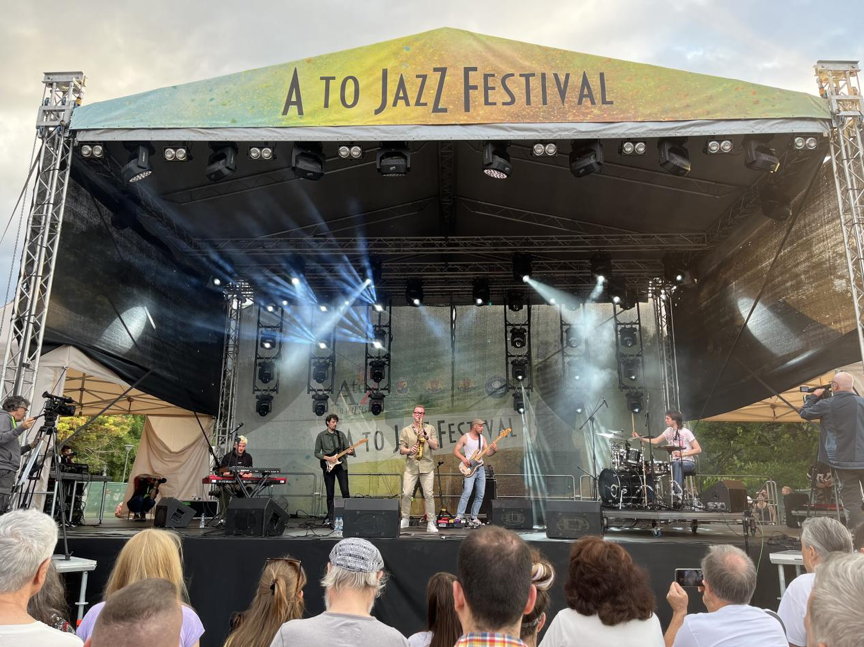 图为现场爵士乐表演.蔡淳 摄