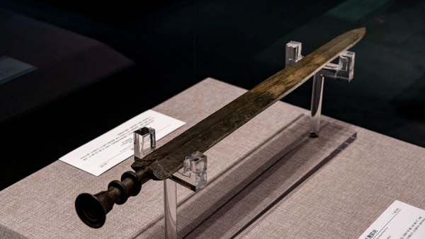 图说:"越王鹿郢剑"