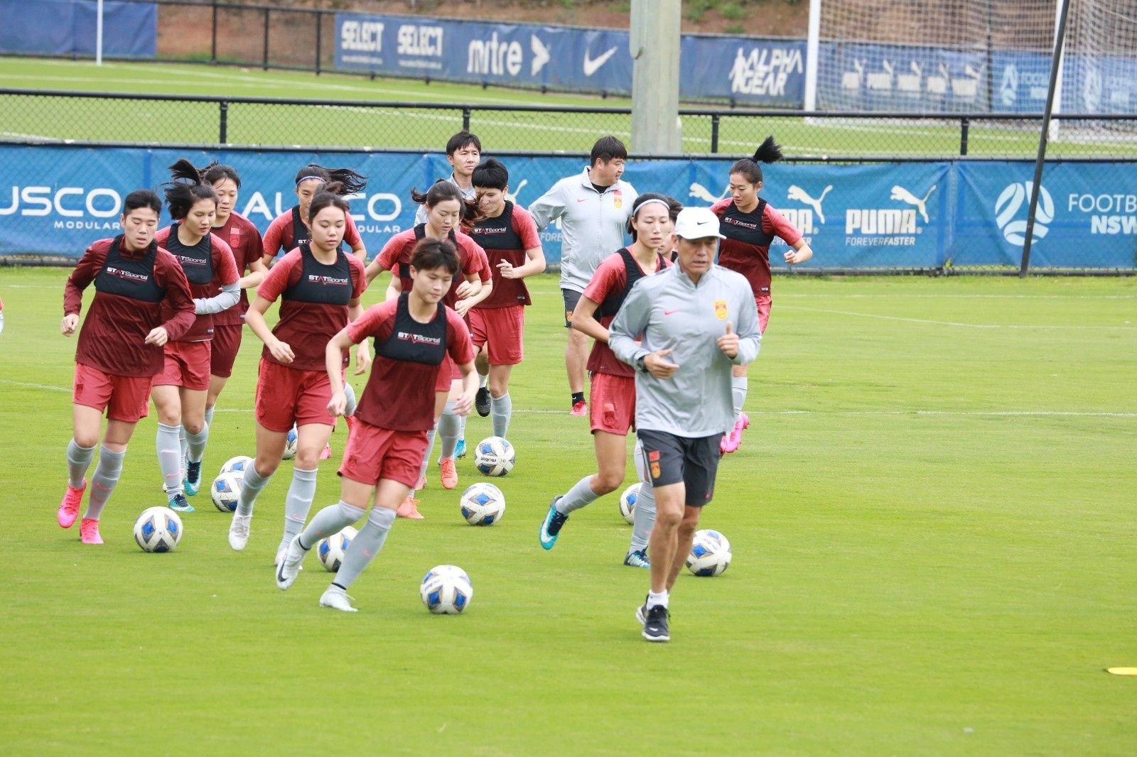 与中国女足合作引发热议 prada赚了!|普拉达_新浪财经_新浪网