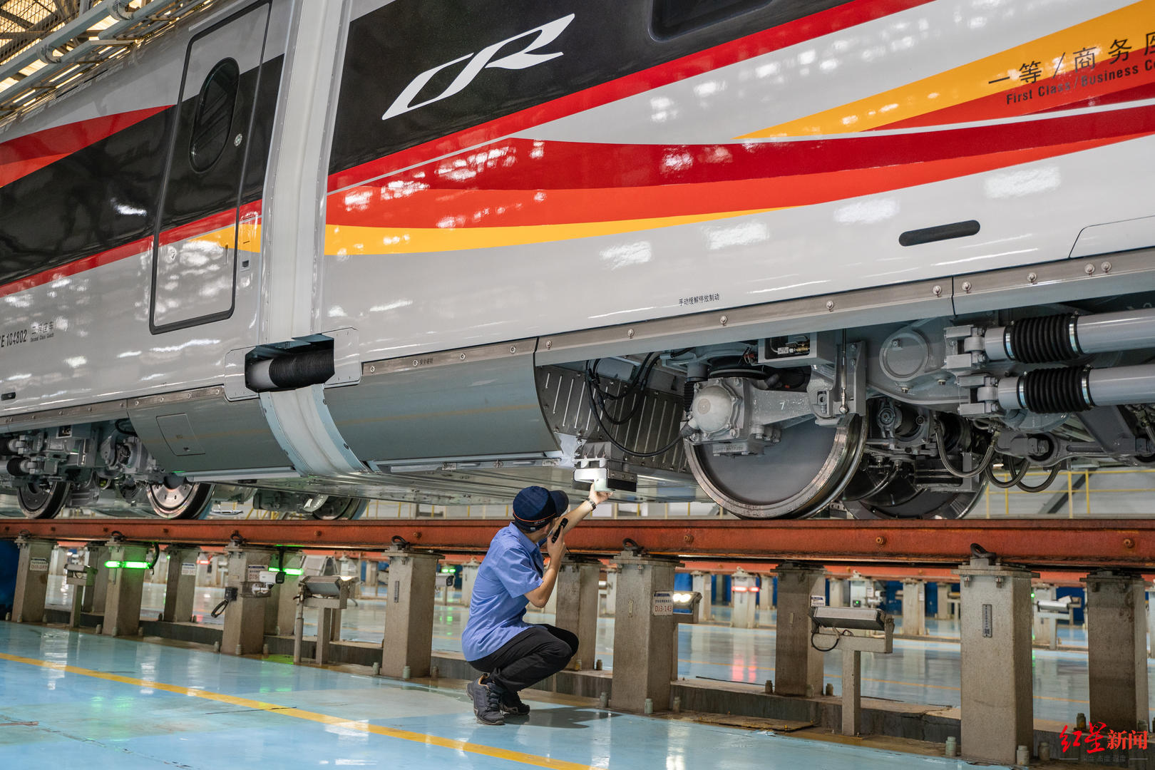 复兴号智能动车组检修中
