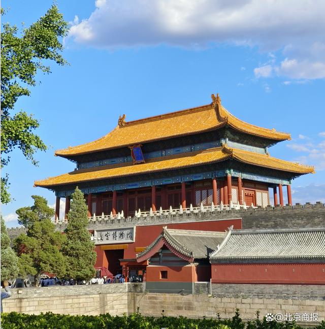 苹果首款折叠iPhone将于2026腊尾上市郭明錤称之为AI驱下手机的新时期，首款折叠iPhone iPhone Ultra 将于来岁面市售价打破2000美元！-清明假期云南五大热点景区出炉 昆明2个景区上榜，首款折叠iPhone或被定名iPhone Ultra 估计来岁揭橥