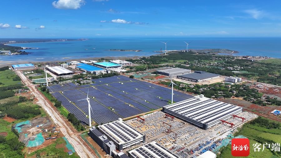 临高金牌港开发区建设中.记者 林文泉 摄