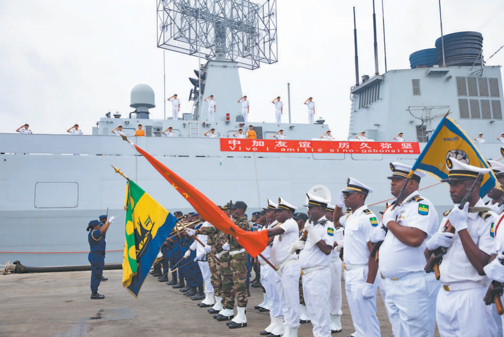 我海军第43批护航编队抵达加蓬进行友好访问_新浪财经_新浪网