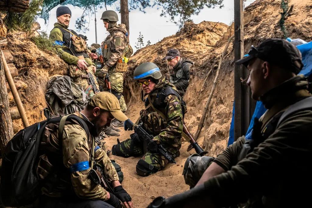 ▲由乌克兰及英美等国志愿者组成的乌克兰奥丁部队在伊尔平的一次行动中