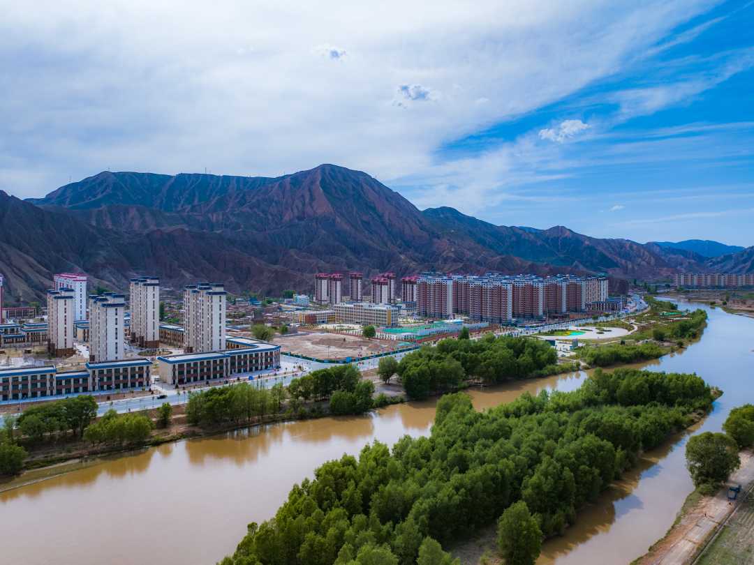 图为东乡县沿洮河经济带达板新城.张兰忠摄