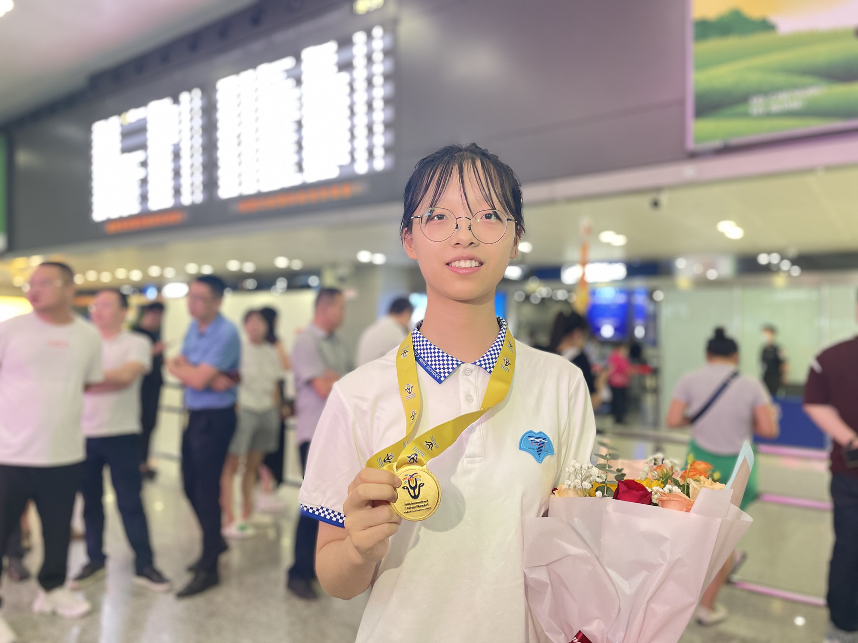 c视频丨成都七中这位穿马面裙的姑娘拿下国际奥赛金牌,她和孪生妹妹一