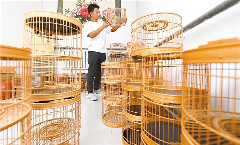 北派三河乔鸟笼制作技艺传承于京城"八旗文化".