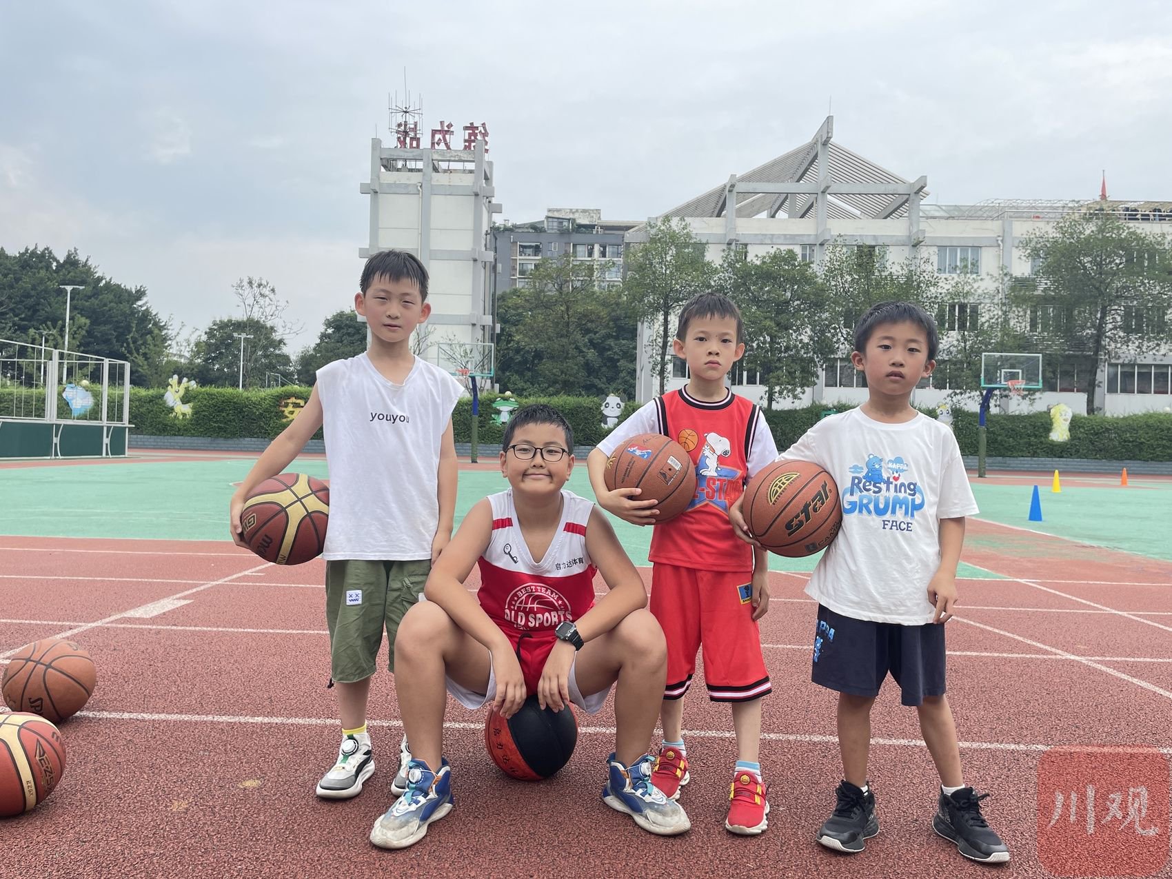 成都市金沙小学的操场上