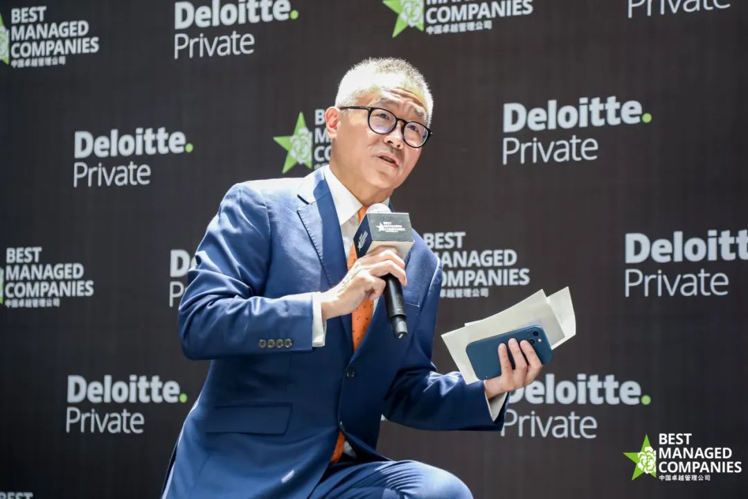 德勤中国首席经济学家许思涛德勤中国全国行业规划主管合伙人郭晓波