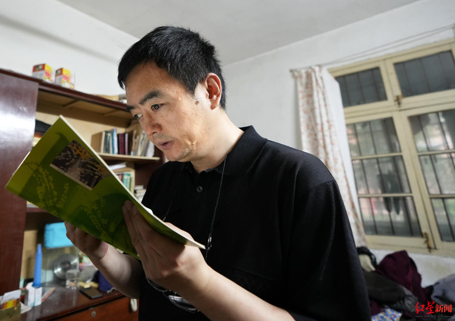 父亲辞世后天才译者金晓宇的独行人生