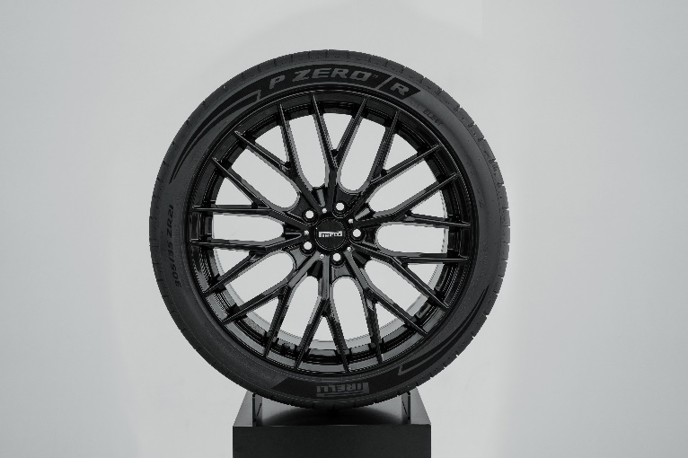 倍耐力在古德伍德速度节上推出三款全新p zero轮胎 p zero家族不断