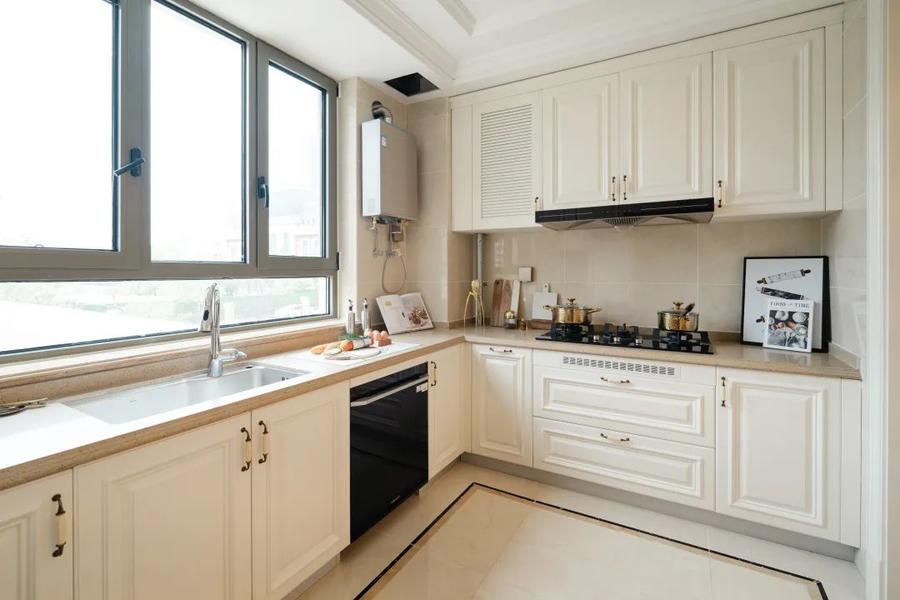 半年顺销8个亿!实地探盘揭开这个项目逆风翻盘的秘密|样板间_新浪财经