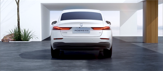 三剑客颜值担当 荣威D7美得很“纯粹”