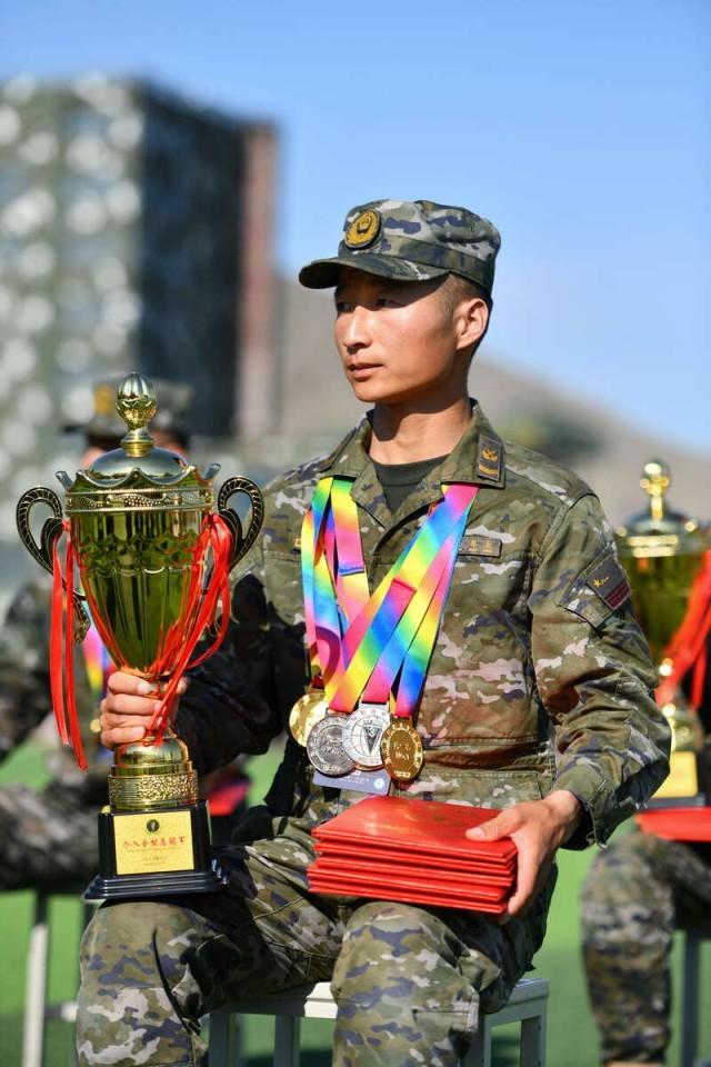 7月15日,"锋刃-2023"国际狙击手射击竞赛在乌鲁木齐武警某训练基地