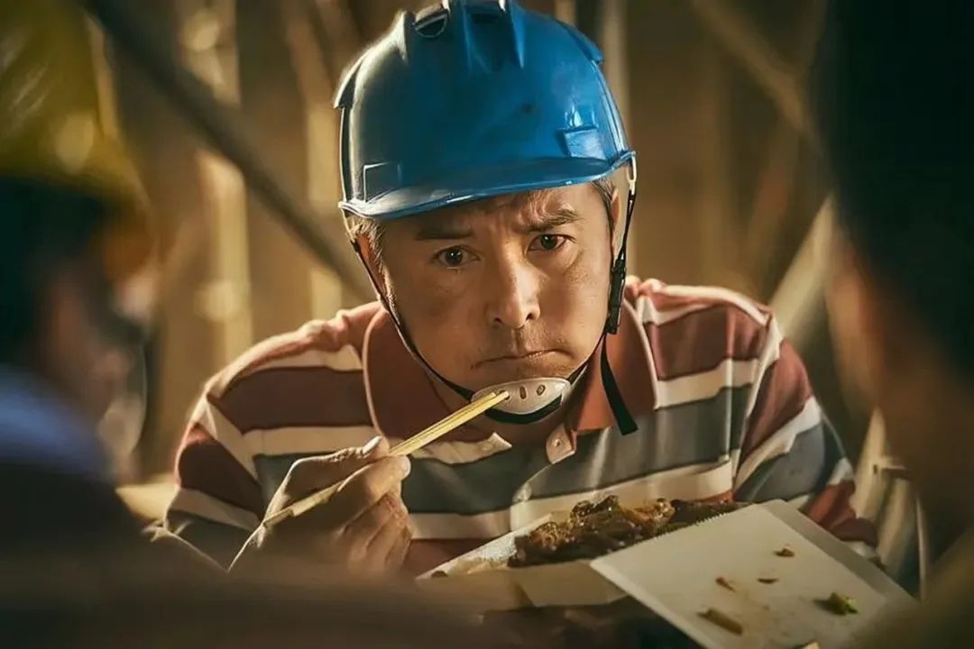 写出爆款剧的他,认为打工最实在