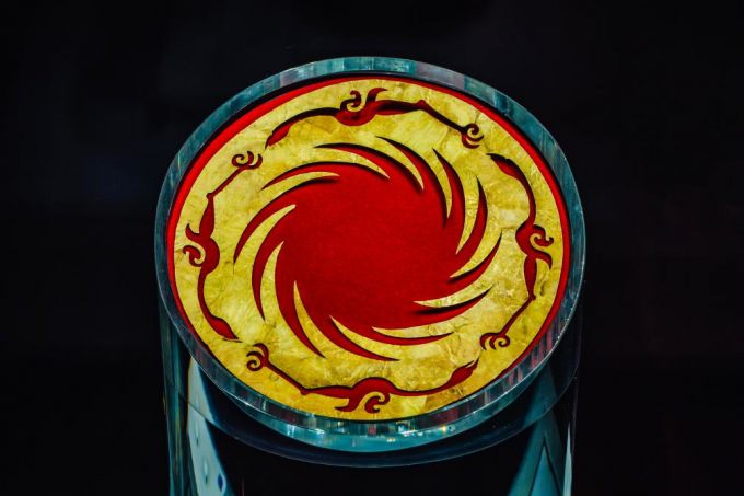 这是成都金沙遗址出土的商周古蜀"太阳神鸟"金饰(2019年11月4日 .).