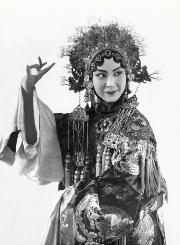 严凤英表演剧照