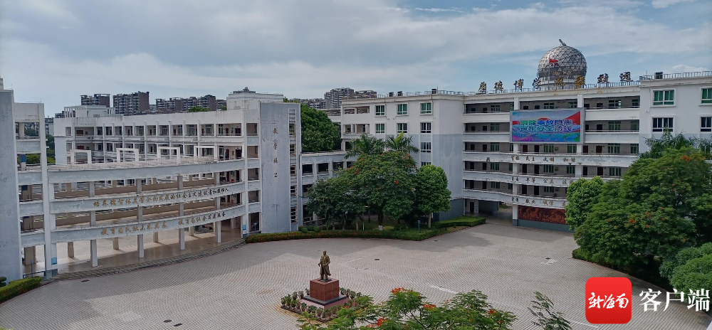 图为海口市一中高中部的校园景观