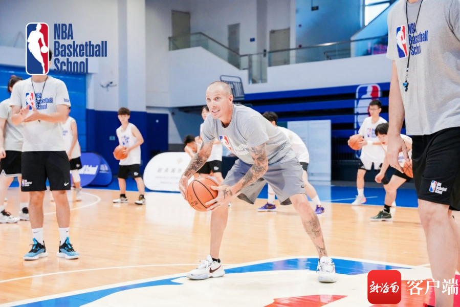 nba传奇球星"白巧克力"贾森·威廉姆斯到访海口观澜湖.