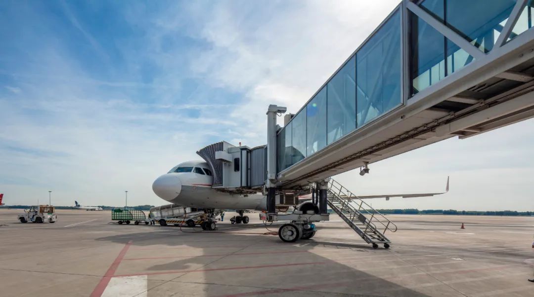 济南遥墙国际机场登机廊桥.图/图虫