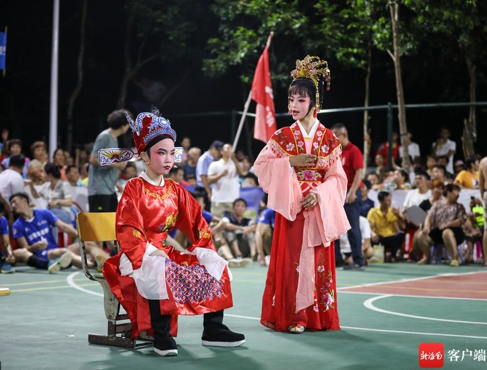 海南"村va"现场,来自文昌市冯坡中心小学的学生精彩演绎琼剧《寒梅