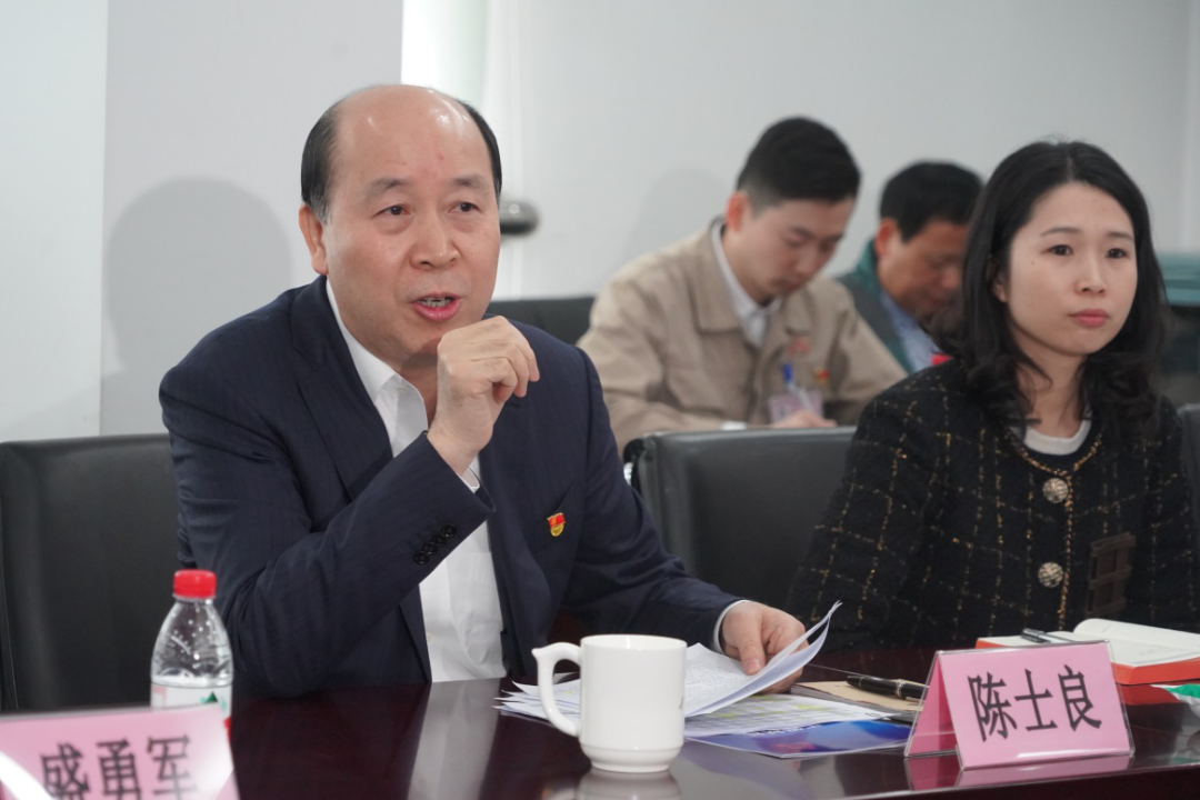 6月21日,创始人陈士良卸任上市公司董事长,交到女儿陈蕾手上,但其仍