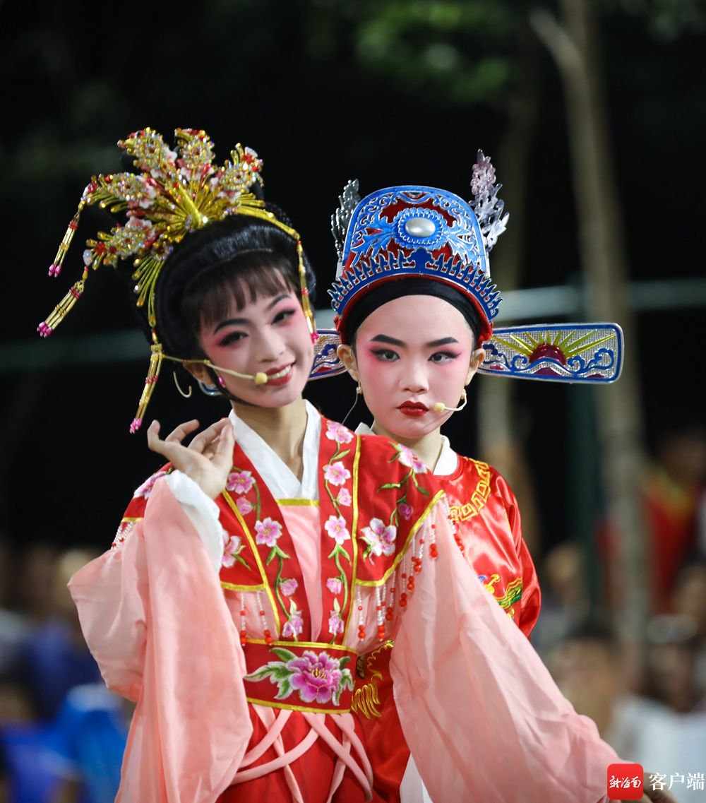 海南"村va"现场,来自文昌市冯坡中心小学的学生精彩演绎琼剧《寒梅