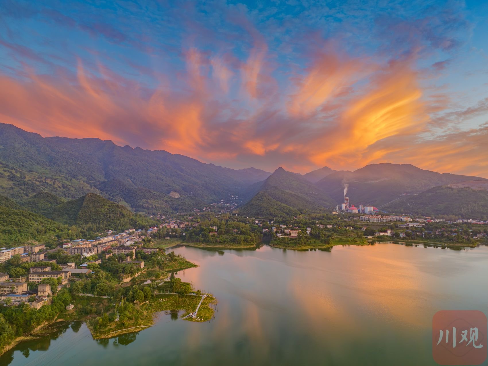 广安华蓥:壮观!天池湖上"燃"起火烧云|广安市_新浪财经_新浪网