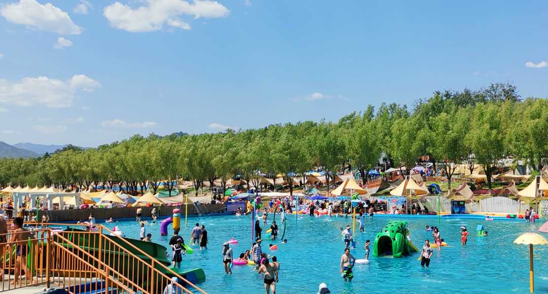 北京最大的水上乐园图片