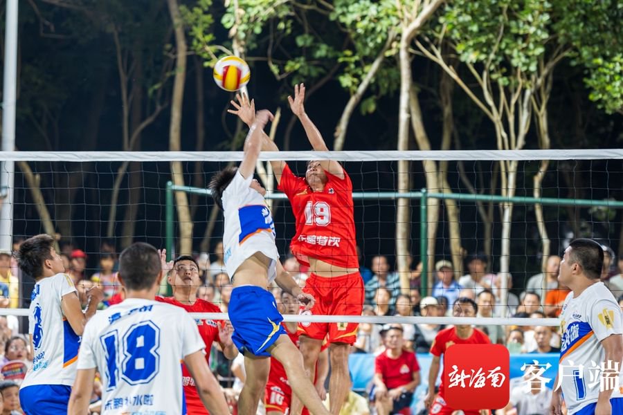 7月15日晚,2023年"九九杯"海南(文昌)乡镇排球联赛小组赛c组比赛
