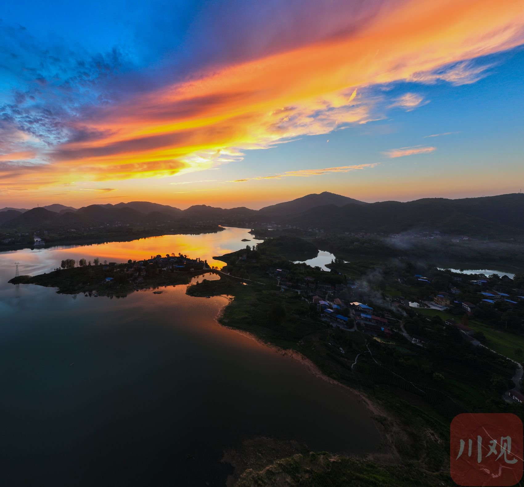 广安华蓥:壮观!天池湖上"燃"起火烧云_新浪财经_新浪网
