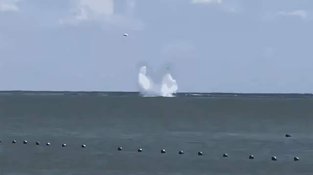 现场目击者拍摄的苏-25攻击机坠海视频截图