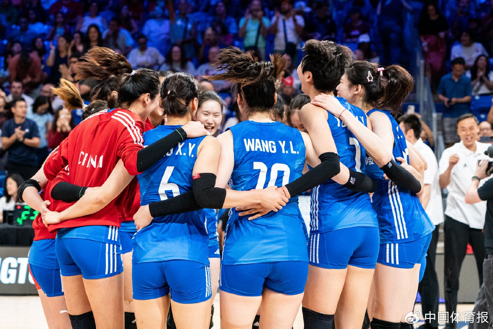 使命在肩 初心如磐——评中国女排获得世界女排联赛佳绩_新浪财经