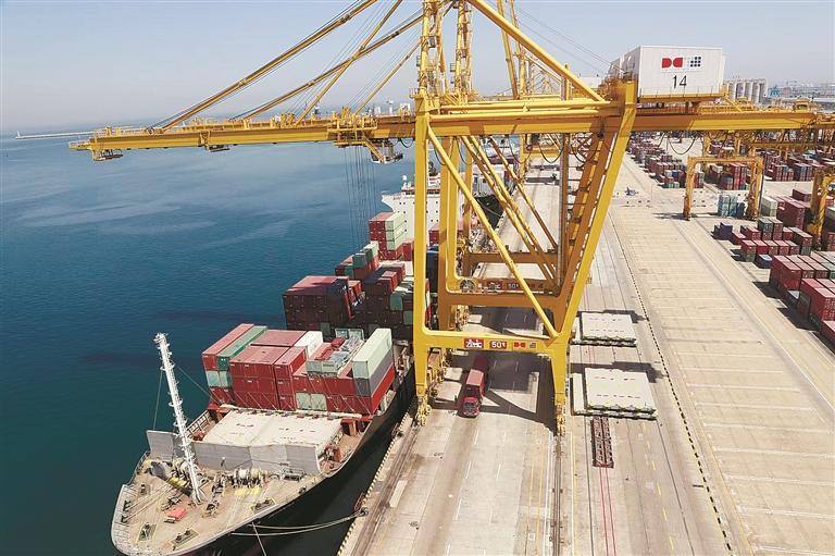 大连港开通首条江海直达集装箱航线_新浪财经_新浪网