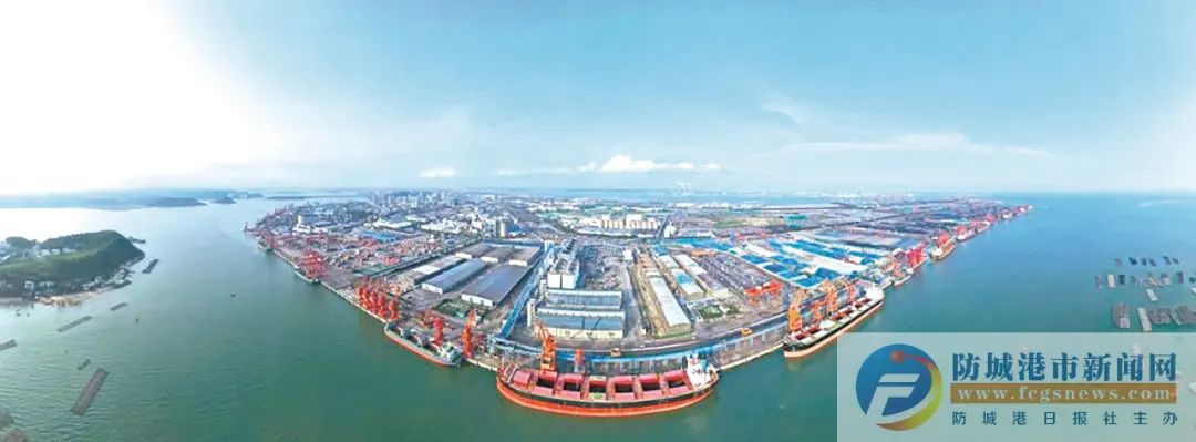 图为防城港码头全景鸟瞰.&nbsp; &nbsp;覃 新 倪伟巍 袁礼芳 摄