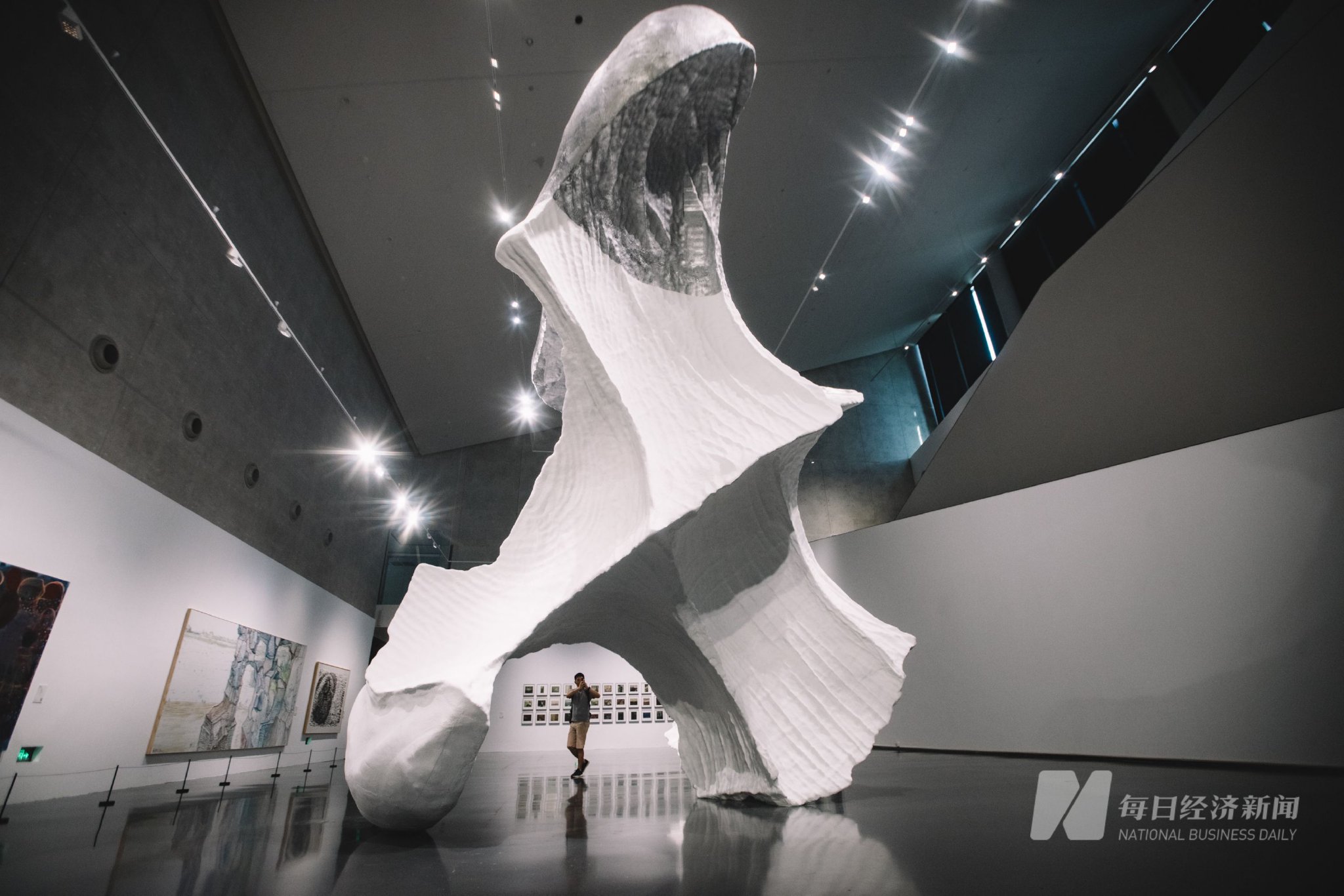 隋建国作品《虚空现形——每一个人都是在场者》&nbsp;图片来源:每经