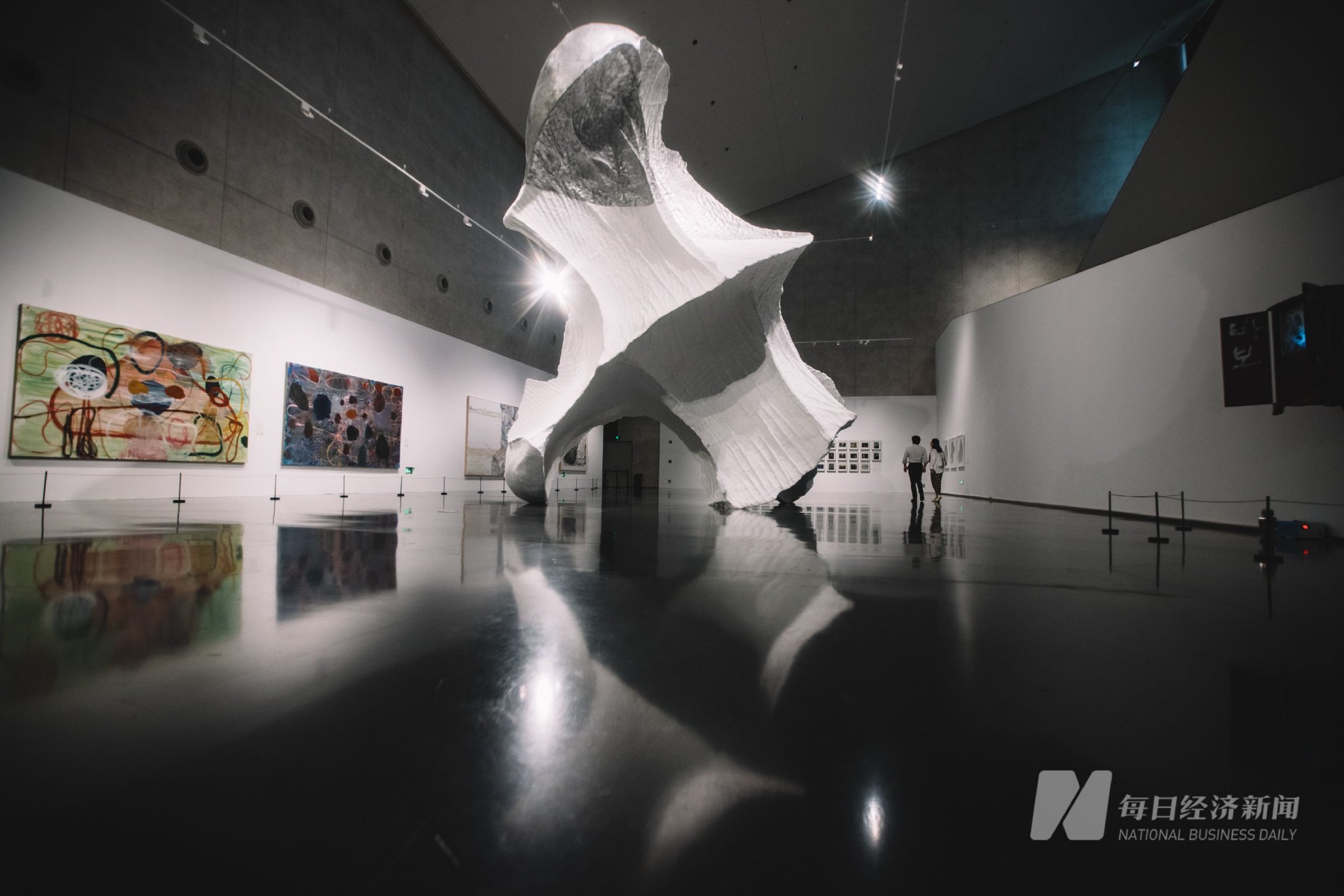 探展 | 2023成都双年展开启,如何看待"瞬间永恒"?