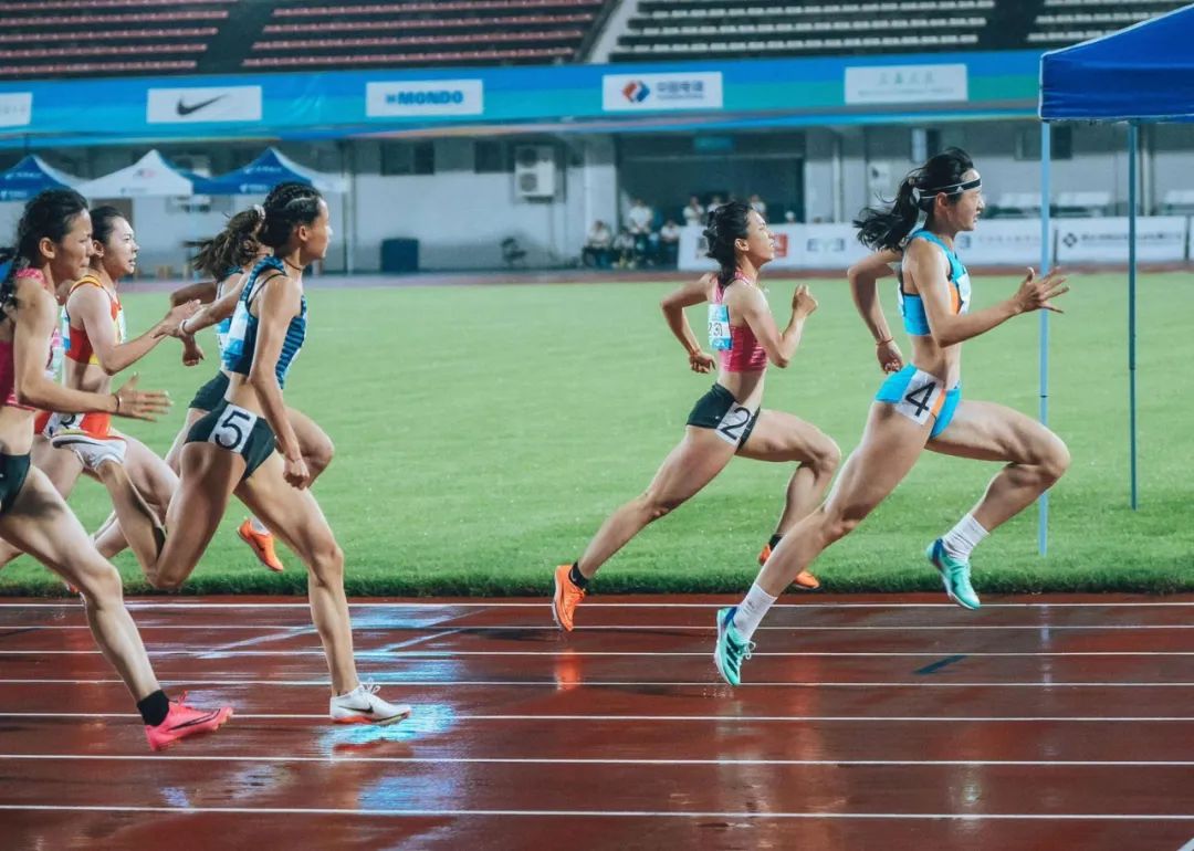 李玉婷赛场英姿(前一,资料图片)