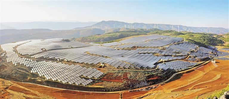 威宁自治县海拉镇贵州首个太阳能光伏发电站. 何欢 摄