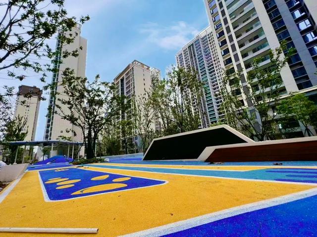 在"保交楼"专项借款助力下,武汉绿地光谷星河绘迎来首批交付.资料图片
