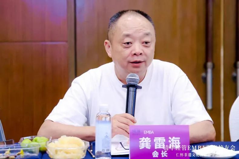 湖南校友会与贵州校友会开展了结对子交流活动,贵州校友会会长龚雷海